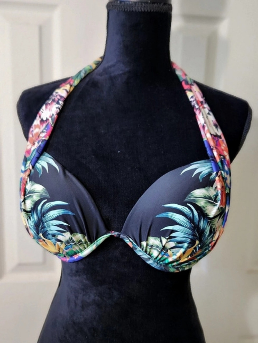 NWOT Venus Marilyn Tropical Floral Underwire Halter Bikini Top size DD